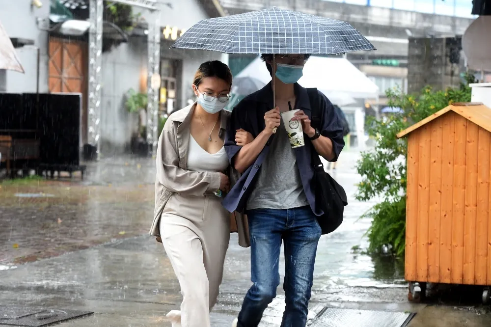 元宵節天公不作美　3縣市大雨！民眾將冒雨賞燈