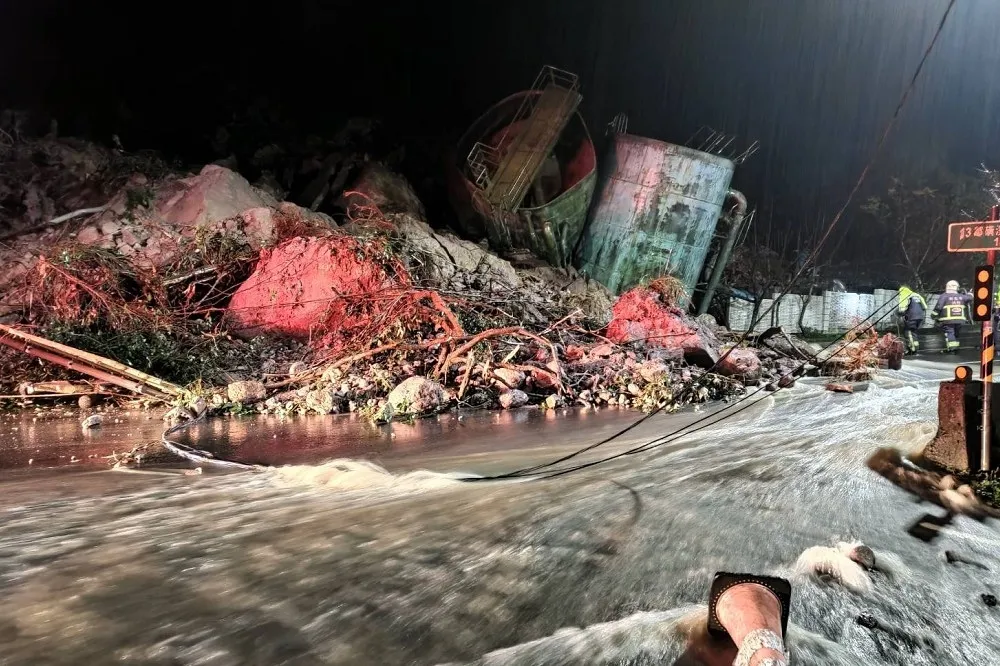 陽金公路大雨坍方壓毀3座儲水槽　雙向封閉預計中午搶通