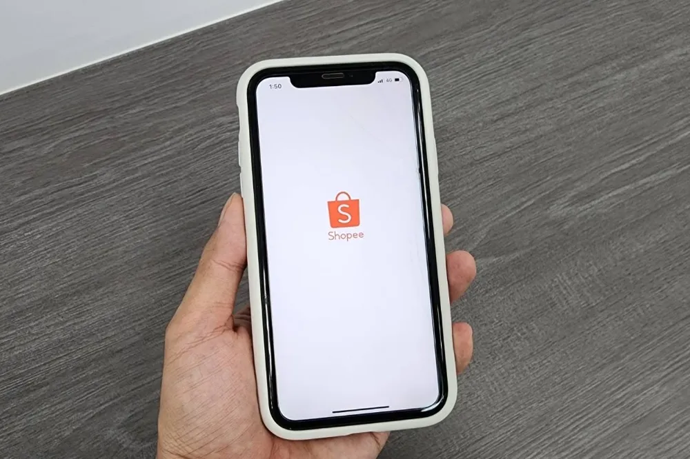 蝦皮App故障、用戶被強制登出　臉書粉專遭灌爆：手續費漲7％還出包