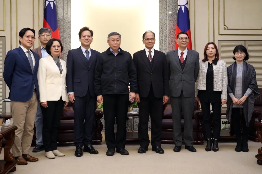 柯文哲率民眾黨團拜會游錫堃　柯強調：別用下架做仇恨動員
