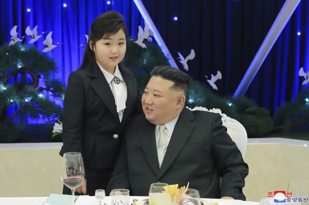 金正恩４度「曬女兒」　分析人士：幾可確定是未來接班人