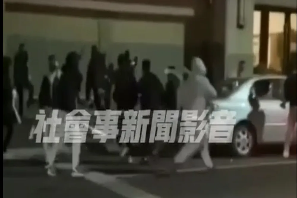 囂張球棒隊！網購糾紛如喪屍持棍棒砸爛車　15惡煞全落網