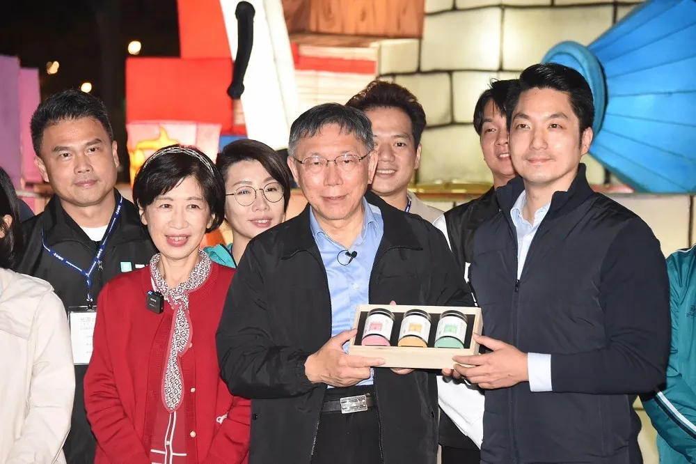 柯文哲「換妻」八點檔女星？蔣萬安賞花燈貼文標錯人　台北市政府鬧笑話忙回應