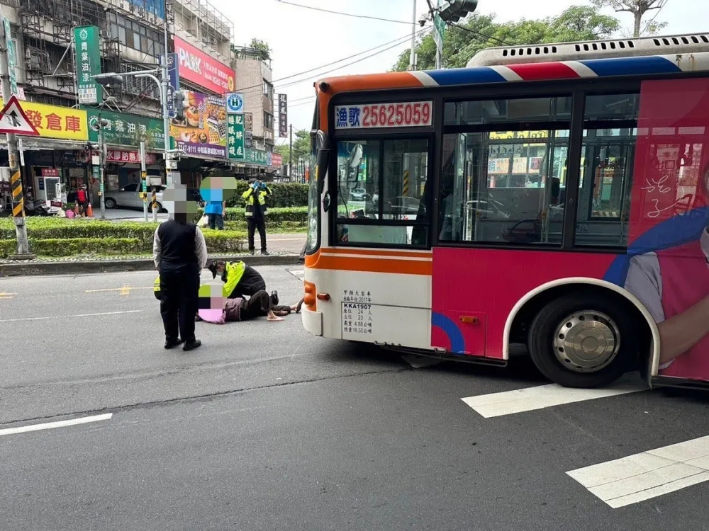 【好痛片】又是公車！87歲老婦過街走斑馬線　遭左轉公車撞傷骨折
