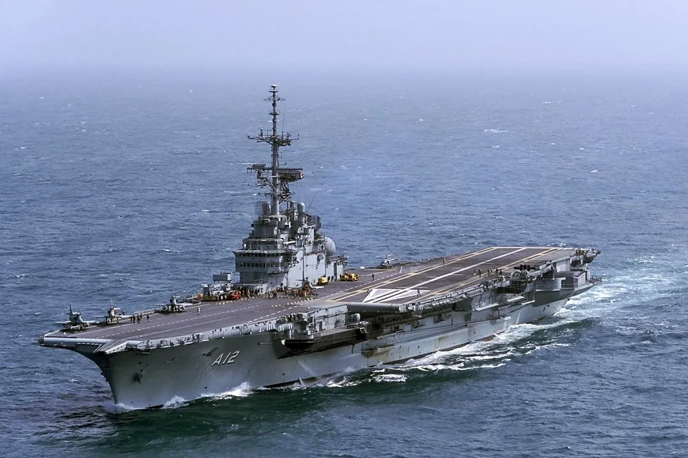 【有片】巴西航艦「聖保羅號」含劇毒全球拒收　最後遭自家海軍直接擊沉