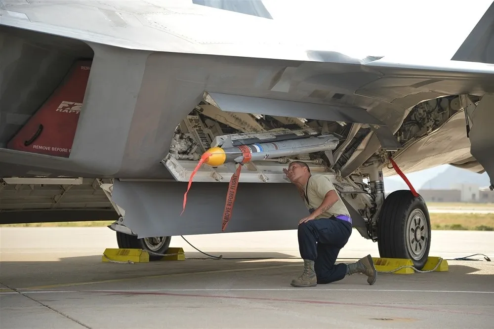 從F-16到現役最強戰機F-22　AIM-9響尾蛇飛彈服役67年仍通殺四五代戰機