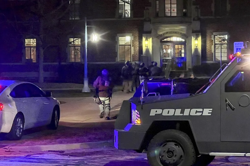 【驚逃片】美密西根州立大學爆槍擊釀3死5傷　孤狼槍手自戕身亡