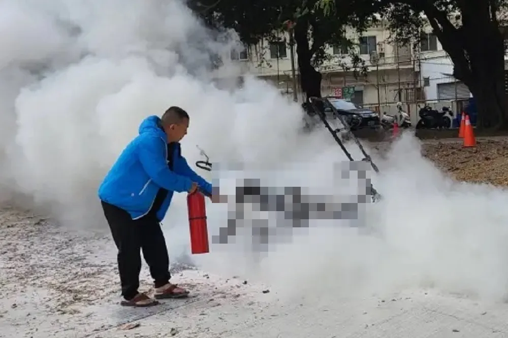 可怕！電動代步車突燃燒　乘坐長者逃生不及遭燒死