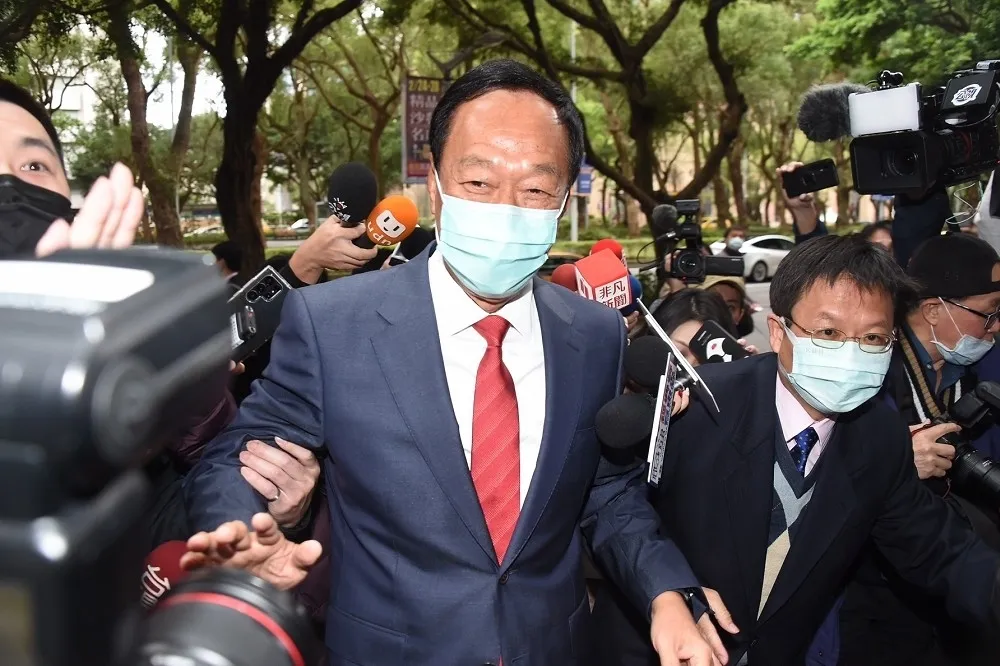 郭台銘請朱立倫、侯友宜入甕