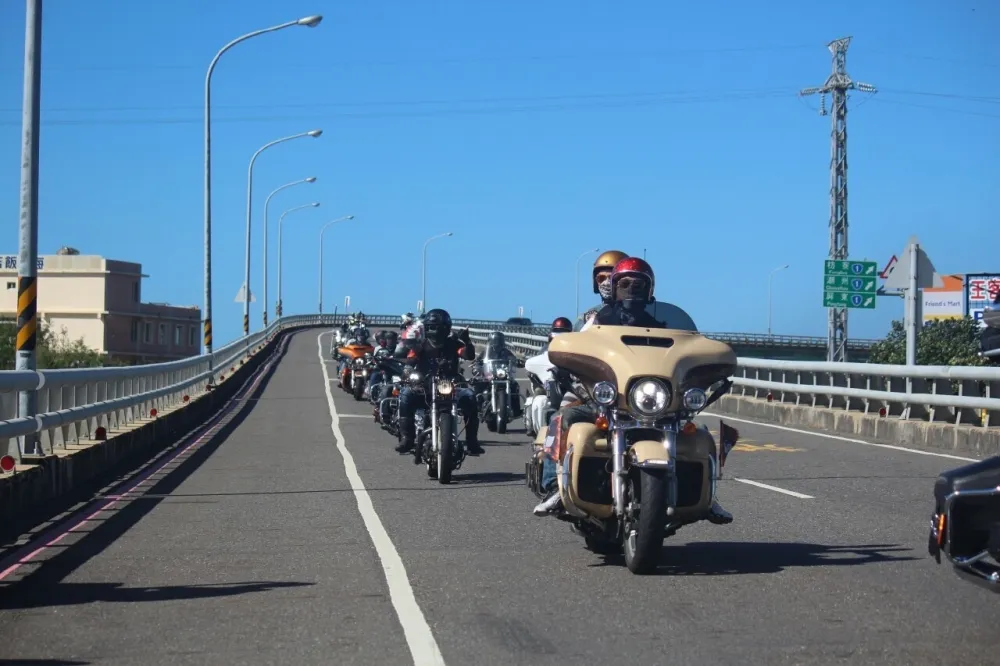 大型重機爭取國道路權　高公局最新民調：59.3%民眾不贊成開放