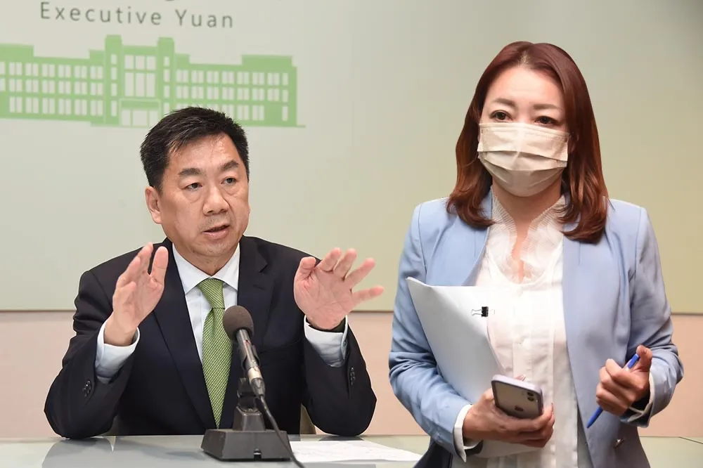 【遭爆性招待疑雲】「小芸有空嗎？」　陳琬惠出示陳宗彥與酒店業者Line對話