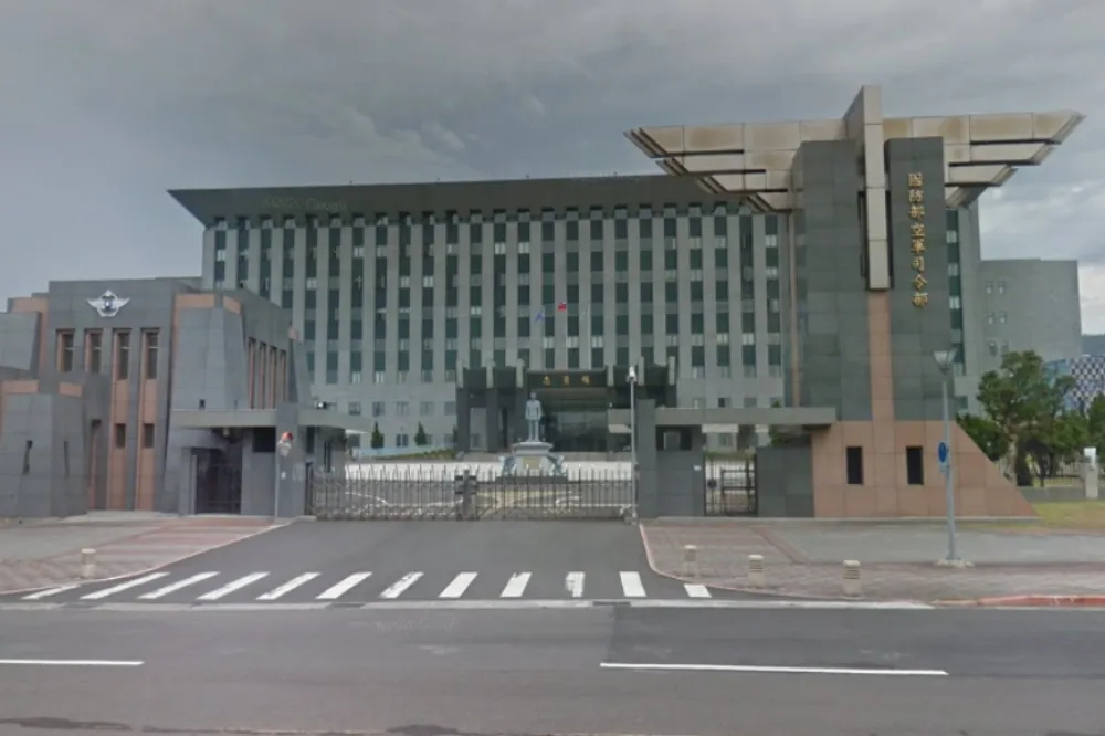 軍紀又出包！新竹2士兵涉網路賣槍遭逮　空軍司令部：重懲不寬貸