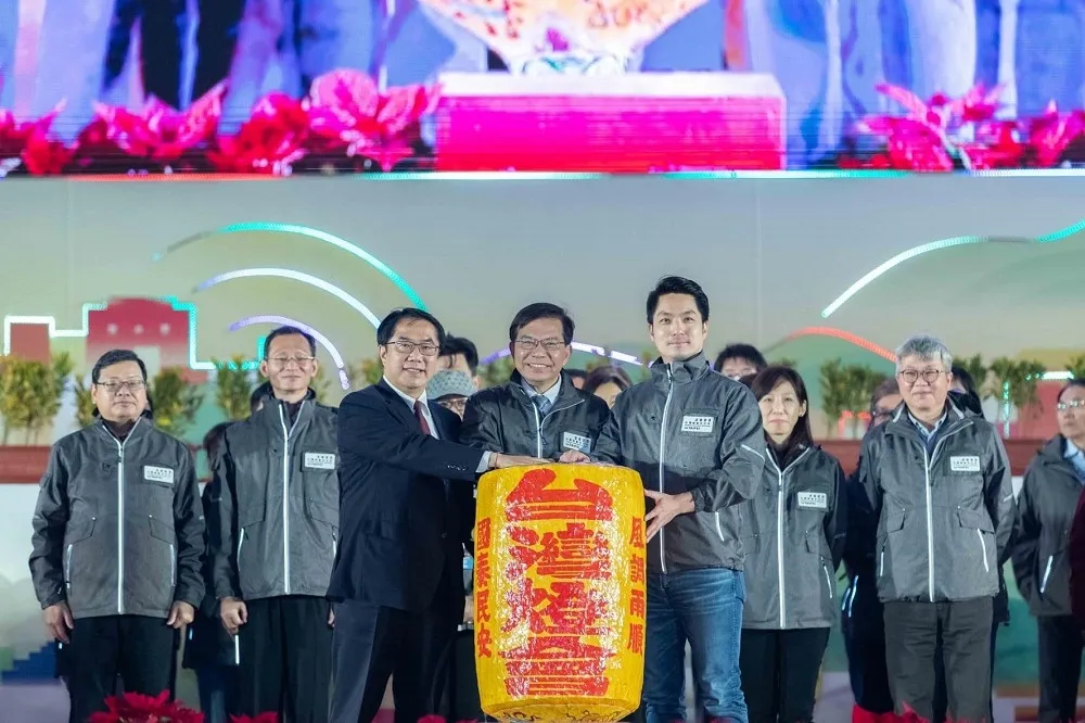 黃偉哲半夜現身北車　原來是為這原因