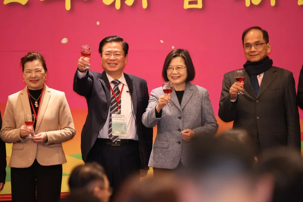 【蛋蛋危機】「蛋不是iPhone，不是加班就會生」　商總理事長：別怪台灣的雞天冷不下蛋