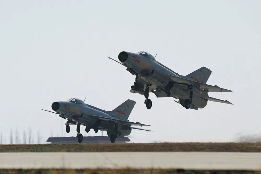 解放軍殲7戰機料今年全數除役　專家：可能改裝成無人機攻台