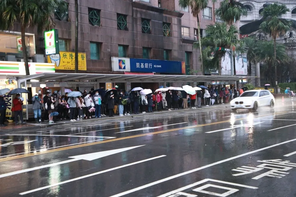 基隆市民喊「常等不到車」　謝國樑親搭客運找問題