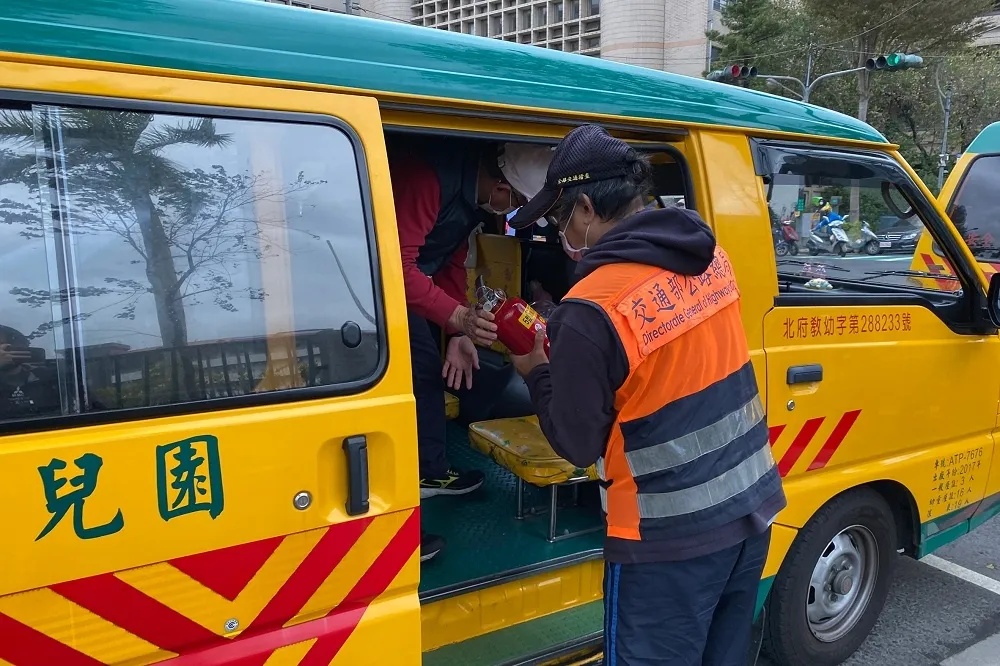 新北嚴查「學幼童車」　攔檢6輛有3輛違規、不合格率達5成