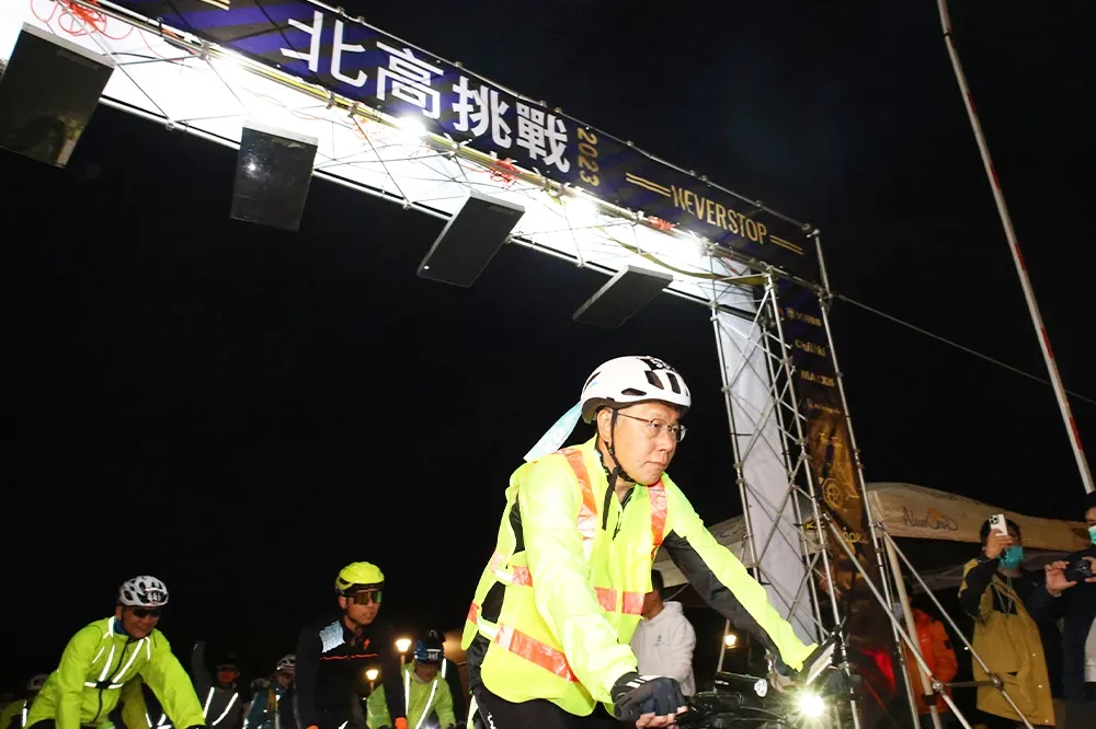 柯文哲一日北高成功！比去年進步10分鐘　賽後累趴喊：真的好冷