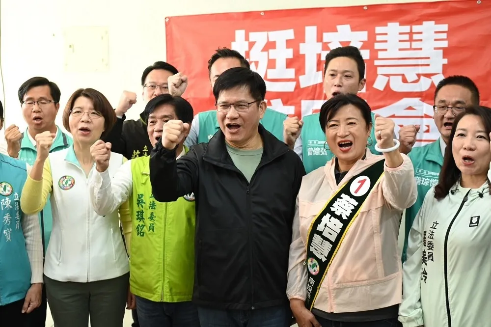 【南投立委補選】林佳龍率正國會車掃挺蔡培慧　打臉林明溱垃圾問題砸中盧秀燕