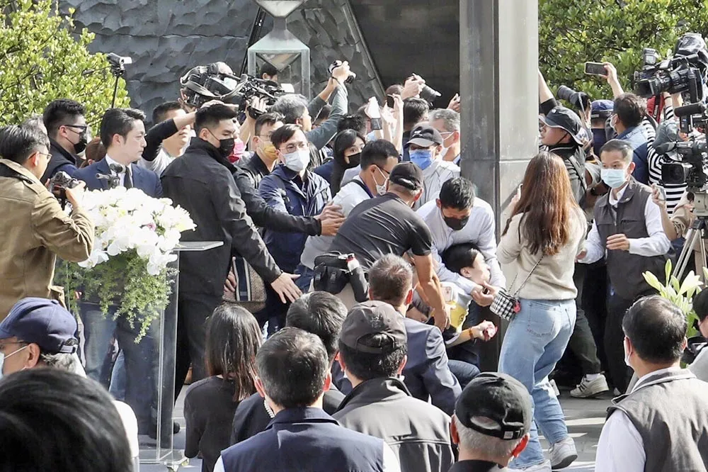 抗議民眾湧現「殺人凶手」聲浪　蔣萬安：身為北市長為緝菸事件道歉