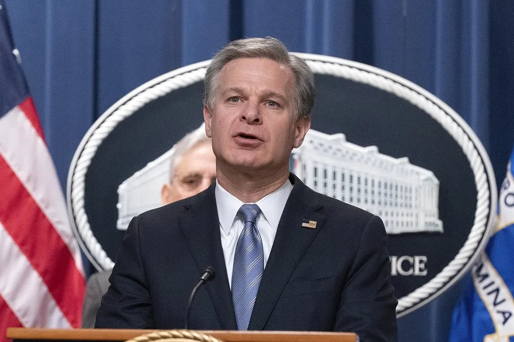 追查新冠病毒來源　FBI局長：極可能從中國政府實驗室外洩