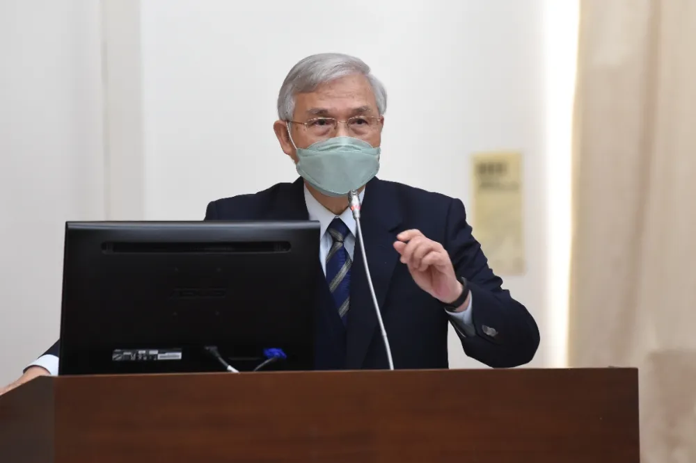 今年經濟成長率可保2　楊金龍：3月是否升息要觀察物價指數
