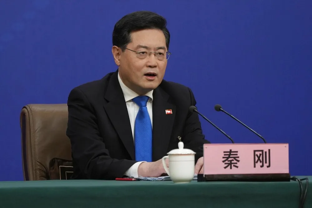 【中國兩會】新外長秦剛首度記者會　批美全方位打壓中國、不踩剎車必陷入衝突對抗