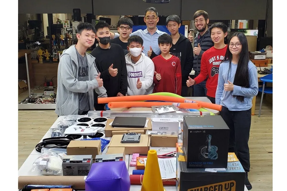 永慶房屋培育創新！　贊助台灣學生參與「FRC全球機器人大賽」