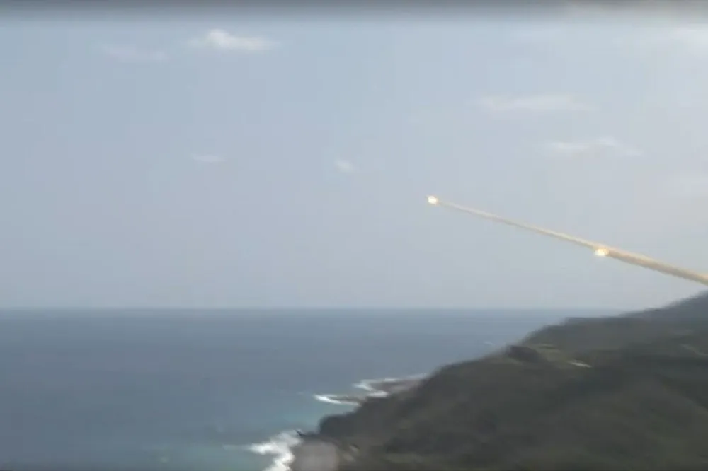 【實射片】九鵬基地8日下午進行飛彈射擊驗證　研判是首批量產雄二E巡弋飛彈