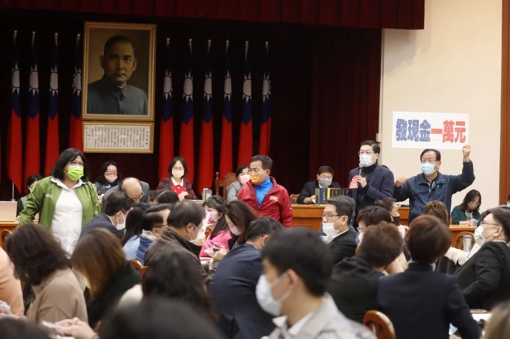 給6千或1萬？去年吵到今年仍無共識　特別預算案卡關待朝野協商