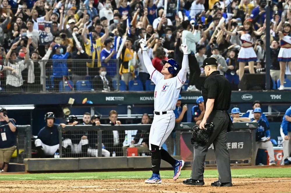 【WBC世棒經典賽】贏了！2萬球迷嗨翻　台灣隊11：7戰勝義大利  