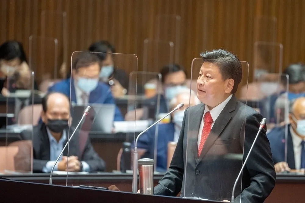 傅崐萁爭取花蓮-吉安7危險平交道高架化　陳建仁承諾併入「花東鐵路雙軌電氣化」辦理