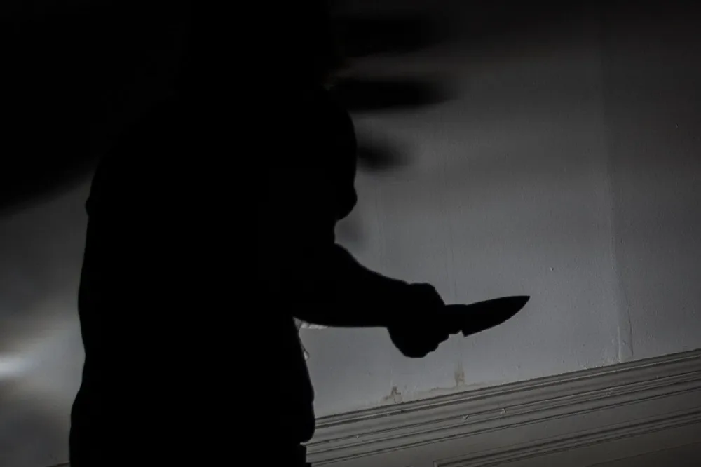 恐怖情殺！女子遭同居男友追殺猛砍　身中多刀倒臥路邊送醫不治