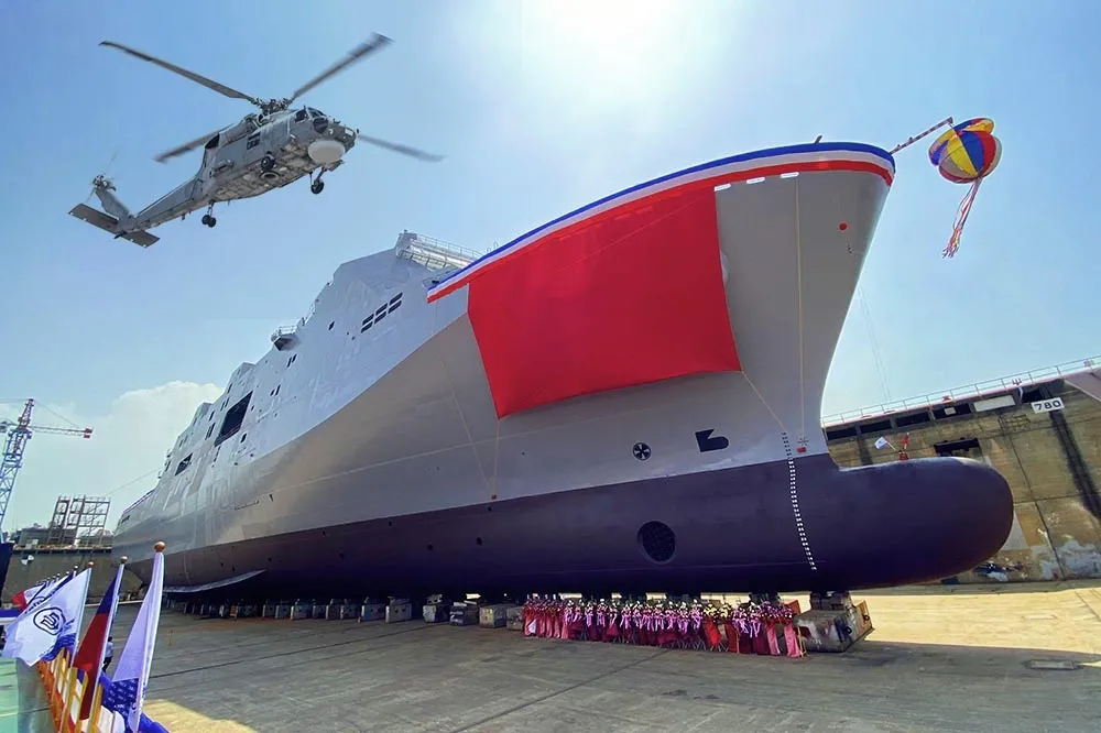 海軍玉山艦僅能搭載艦載型反潛直升機　國軍其他現役機型均不適合