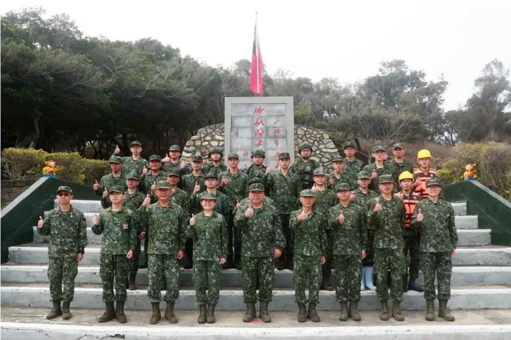 陸軍司令赴大膽及二膽島激勵士氣　徐衍璞：要做孝順的孩子、忠誠的軍人