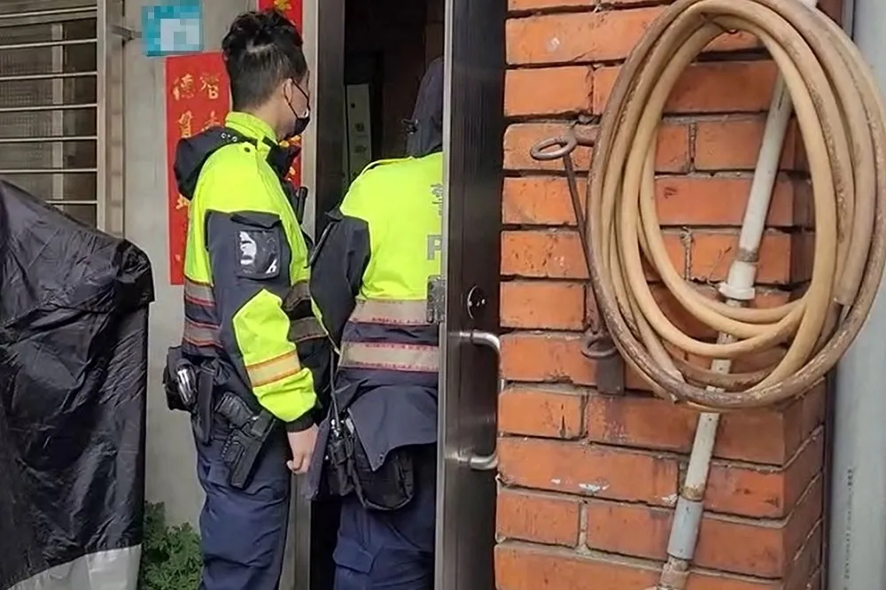 金門二膽逃兵遭通緝　大伯見警方找上門遷怒：名嘴都亂講話
