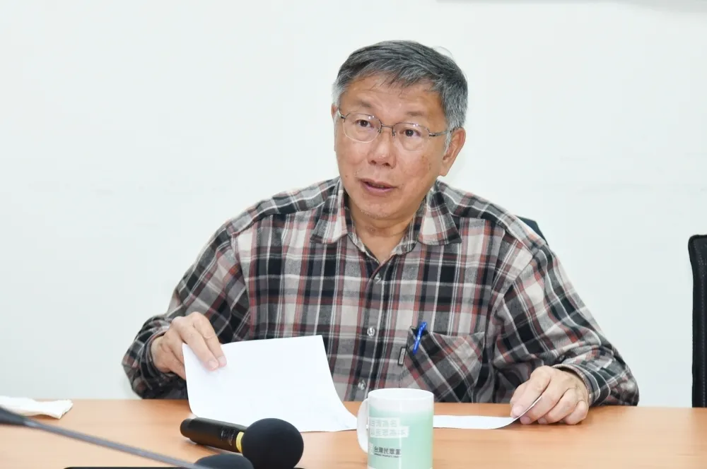 「謝長廷卸任閣揆也訪中」　柯文哲暗笑：謝去一陣吹捧、馬去就是賣台