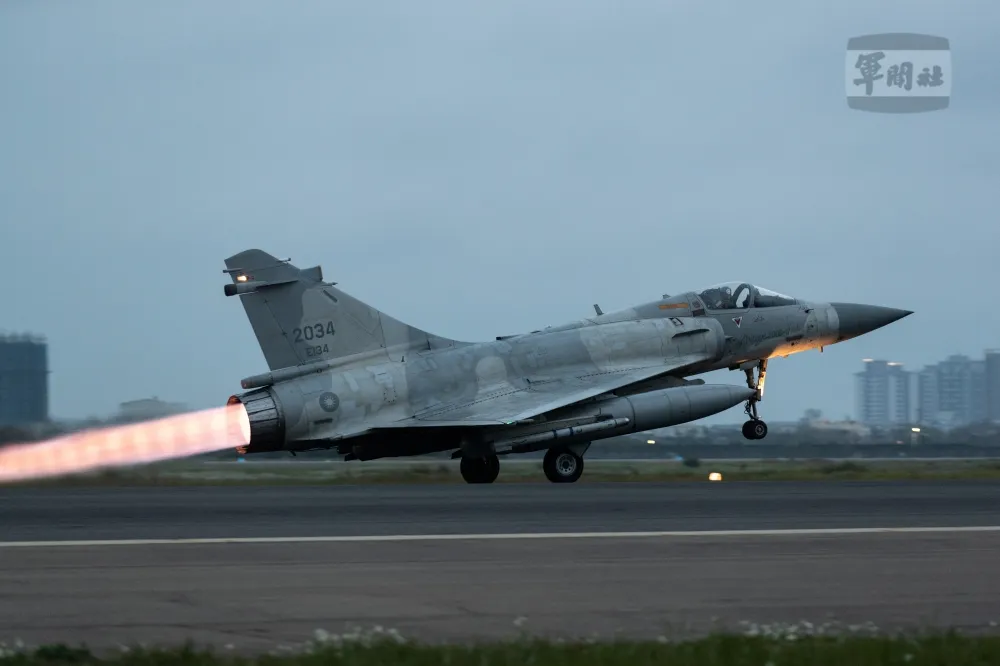 空軍防空作戰演練模擬攔截敵機　幻象2000與IDF戰機都升空
