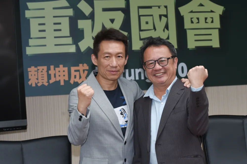 綠營老將賴坤成再槓劉櫂豪　今偕藝人郭子乾登記台東立委初選