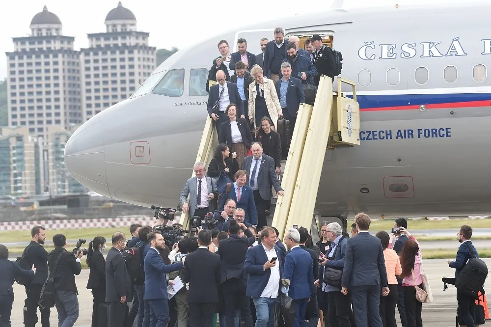 【台宏危機及時送暖】捷克專機降落台北　艾達莫娃：捷克與台灣是最親密的朋友