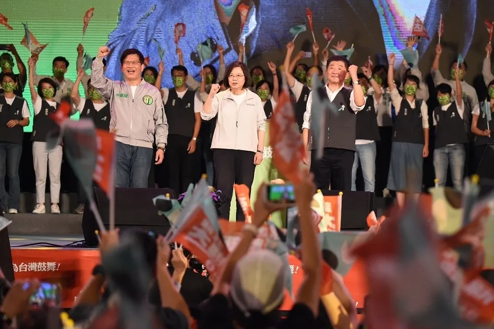 在地民主：區域整併、選制改革、地方創生與公投民主
