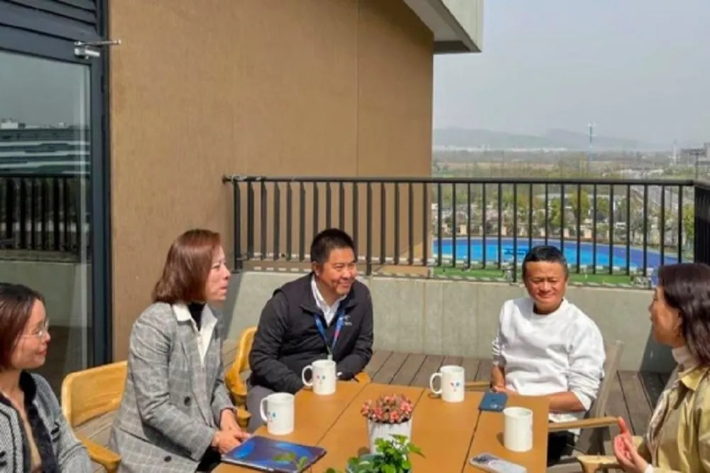 【有片】結束逾1年海外逗留　馬雲現身杭州