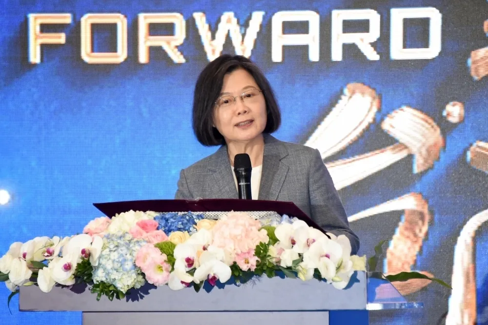 蔡英文今出訪友邦　美國「總統過境」簡報臨時延後、未安排官員會晤