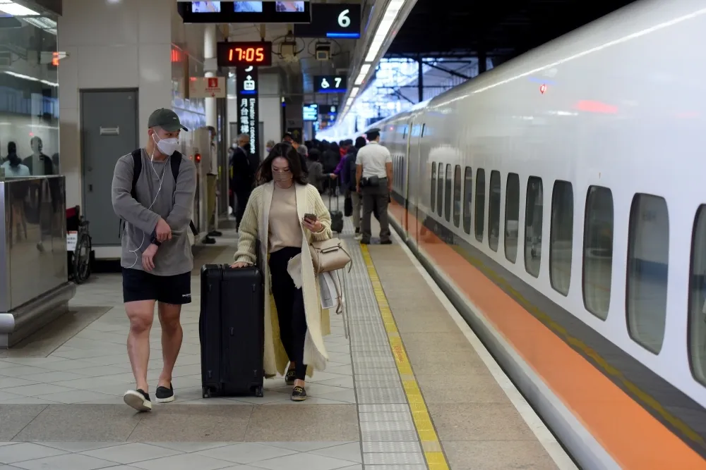 勞動節連假高鐵加開44班列車　31日零點開賣