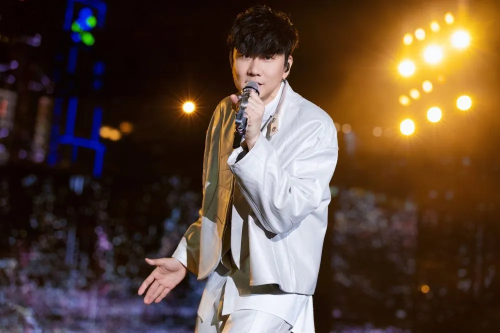 林俊傑《JJ20 世界巡迴演唱會》香港站唱6場刷新紀錄　邀黃貫中、阿SA擔任嘉賓嗨翻
