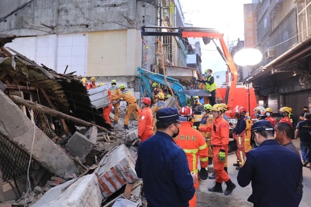 台中房屋倒塌釀3死　營造商、挖土機駕駛涉過失致死送辦