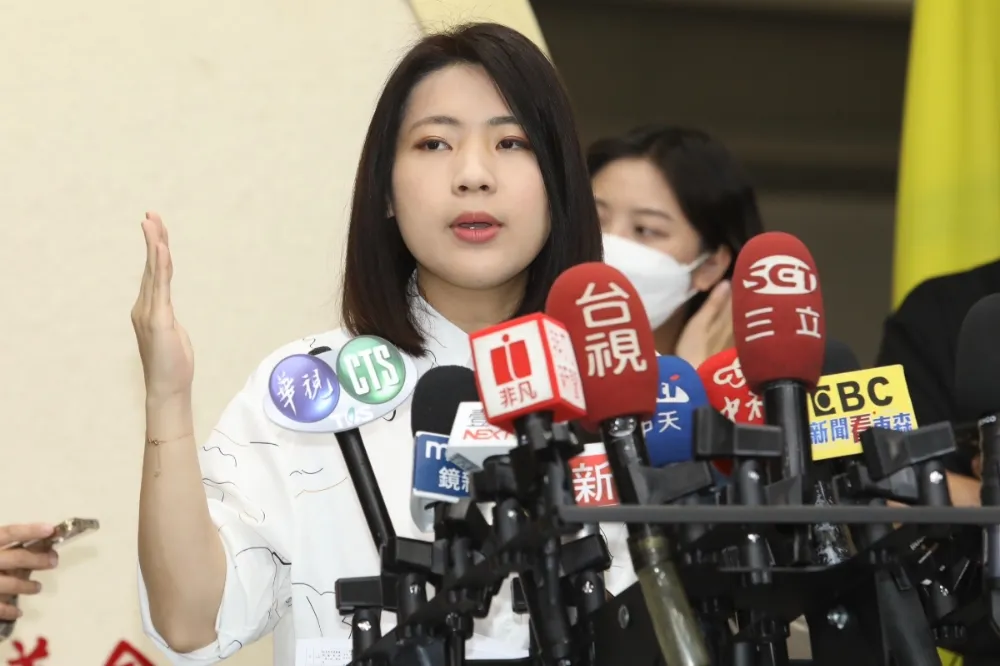 自曝4年前當費鴻泰打手攻擊王鴻薇　徐巧芯懷疑李德維也被利用