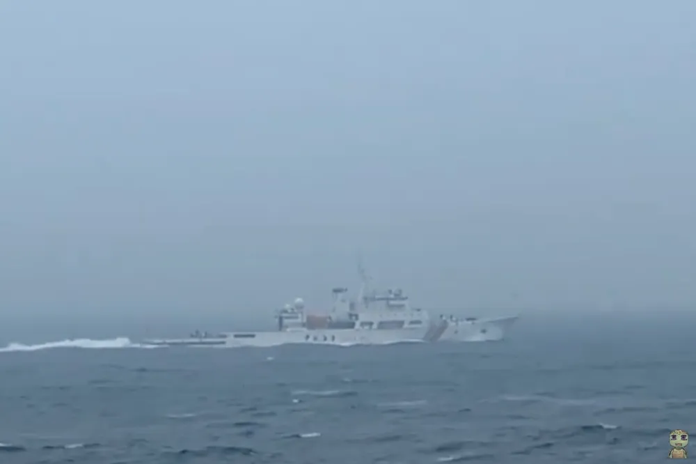  【有片】海巡派新竹艦監控中國「海巡06」　雙方僅距926公尺