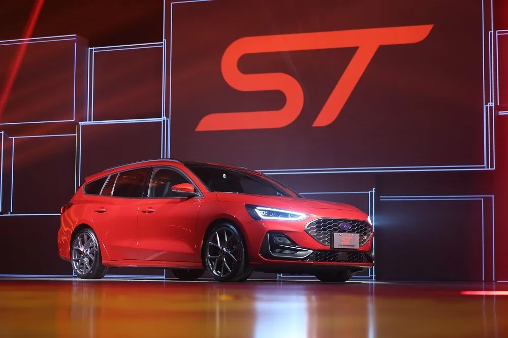New Ford Focus三月蟬聯台灣中型車銷售冠軍　Focus ST X展開交車