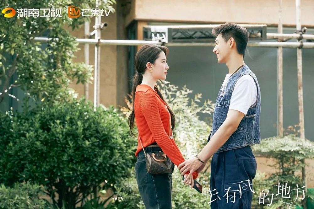 劉亦菲、李現《去有風的地方》奪Netflix收視亞軍　他私下真實面曝光獲讚：零負評男神